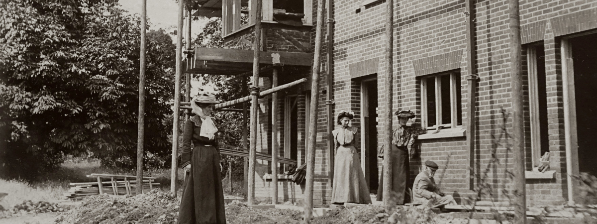 A vintage photo of an original London period property being built